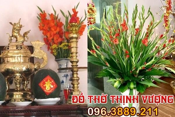 Hoa cắm bàn thờ thần tài